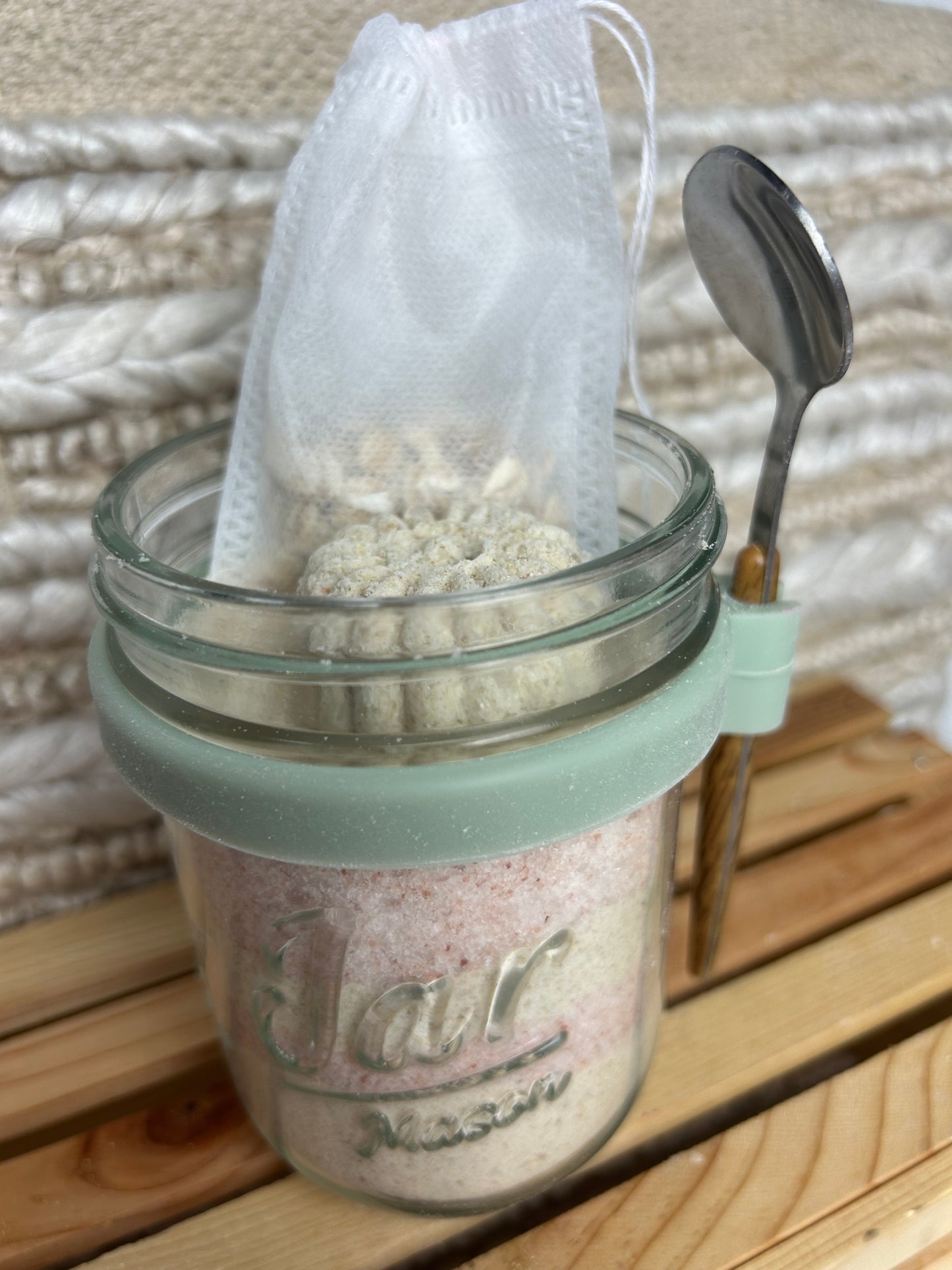 Oatmeal Goat Milk & Honey Butter Bombs "Luxurious Goat Milk, fizzing Foaming Soak.
